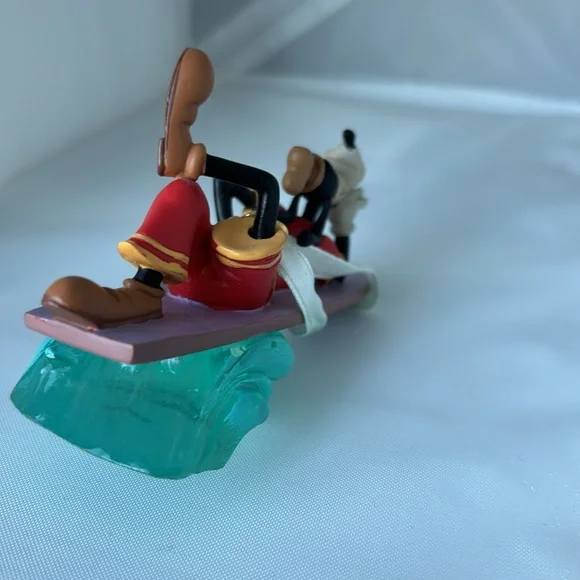 Surfing Goofy Exclusive 2015 Ornament - Picture 2 of 4